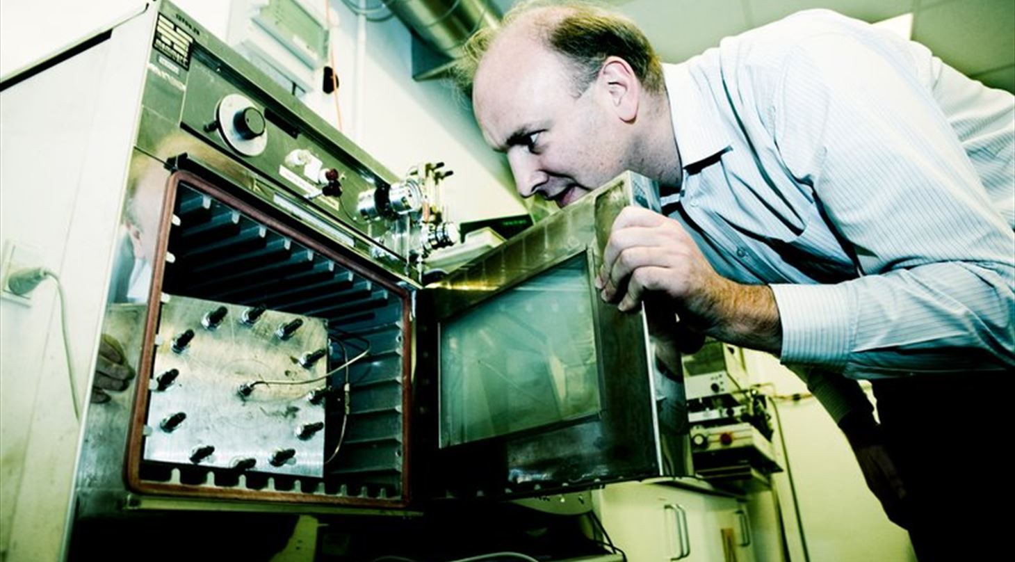 Direktr Mikkel Agerbk, Materialer